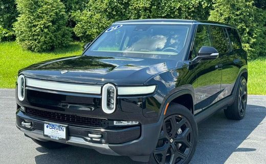 2024 Rivian R1S Adventure