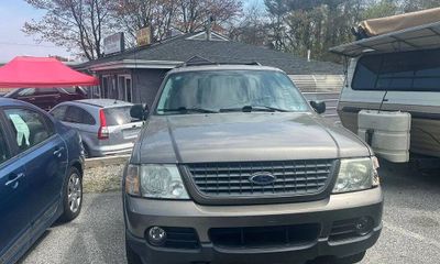 2004 Ford Explorer XLT