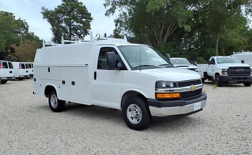 2025 Chevrolet Express 3500 Cutaway 139