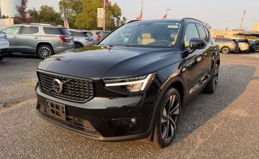 2023 Volvo XC40 Plus Dark