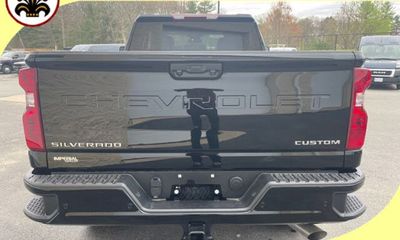 2024 Chevrolet Silverado HD Custom