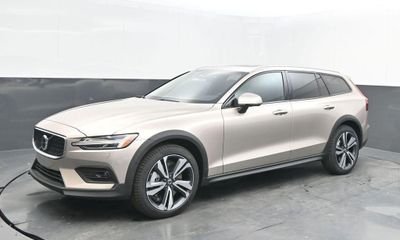 2026 Volvo V60CC Plus