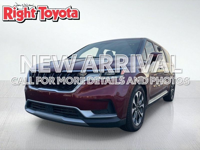 2022 Kia Carnival — a typically priced live listing