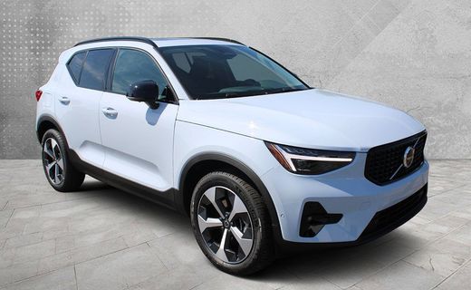 2026 Volvo XC40 Plus Dark