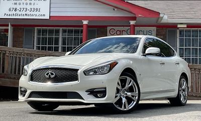 2016 Infiniti Q70 37
