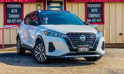 2023 Nissan Kicks SV