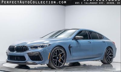 2022 BMW M8