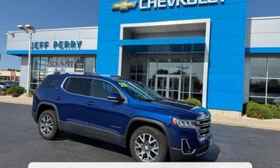 2023 GMC Acadia SLT