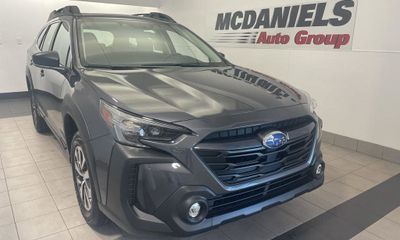 2025 Subaru Outback Base