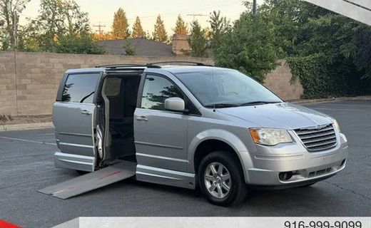 2009 Chrysler Town AND Country
