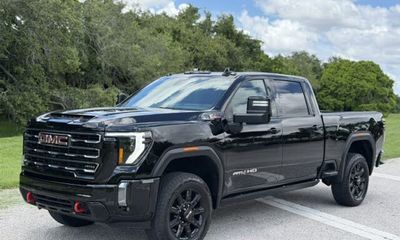 2024 GMC Sierra HD AT4