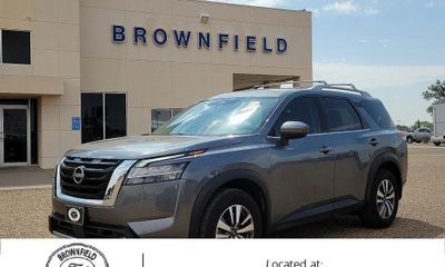 2022 Nissan Pathfinder SL