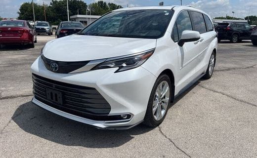 2023 Toyota Sienna Platinum