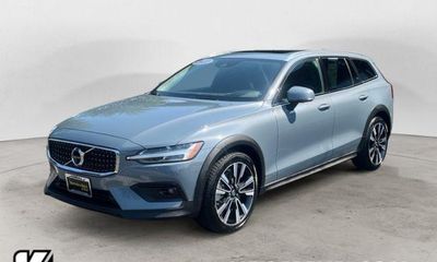2022 Volvo V60CC Momentum Excl S60