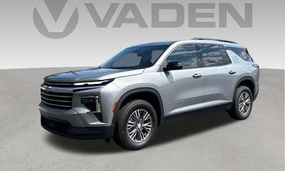 2025 Chevrolet Traverse LT