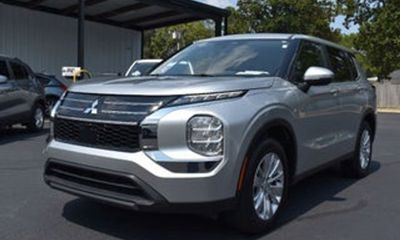 2025 Mitsubishi Outlander ES