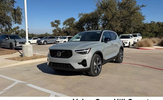 2026 Volvo XC40 Plus Dark