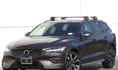 2025 Volvo V60CC Ultra