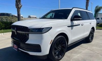 2027 Lincoln Navigator Premiere