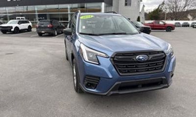 2025 Subaru Forester Premium Base