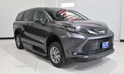 2025 Toyota Sienna XLE