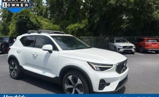 2023 Volvo XC40 Plus Bright