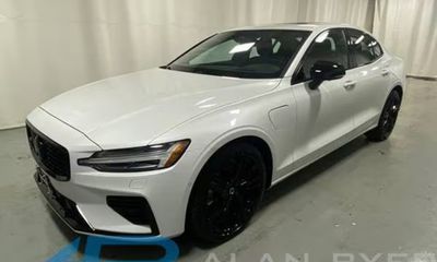2025 Volvo S60 Ultra Black Edition