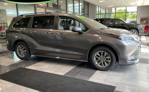 2024 Toyota Sienna XLE