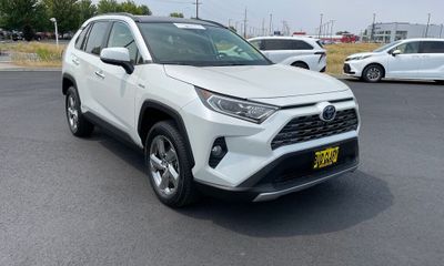 2019 Toyota RAV4 LTD HV Canada