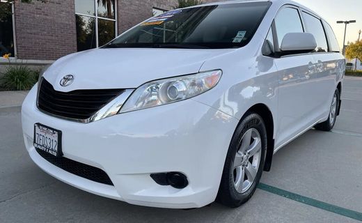 2014 Toyota Sienna LE
