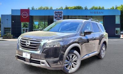 2025 Nissan Pathfinder SV