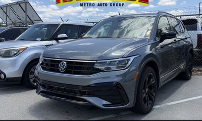 2024 Volkswagen Tiguan SE Black