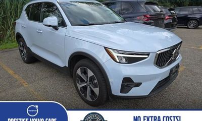 2025 Volvo XC40 Plus Bright