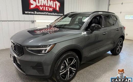 2026 Volvo XC40 Core