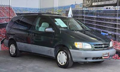 2000 Toyota Sienna LE XLE