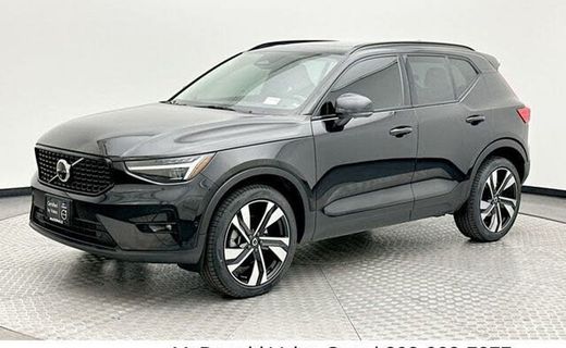 2024 Volvo XC40 Plus Dark