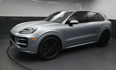 2025 Porsche Cayenne GTS