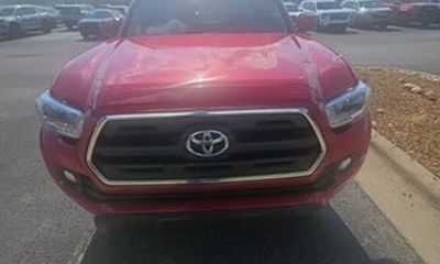 2017 Toyota Tacoma SR SR5 TRD