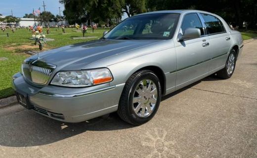 2006 Lincoln Town CAR Signature Limited