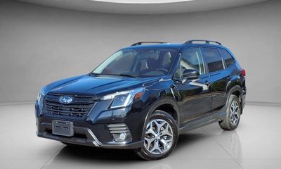 2023 Subaru Forester Premium ES Smart