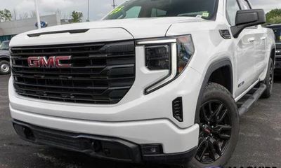 2025 GMC Sierra Elevation