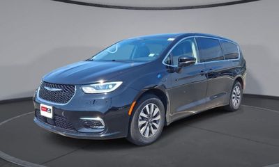 2024 Chrysler Pacifica Select