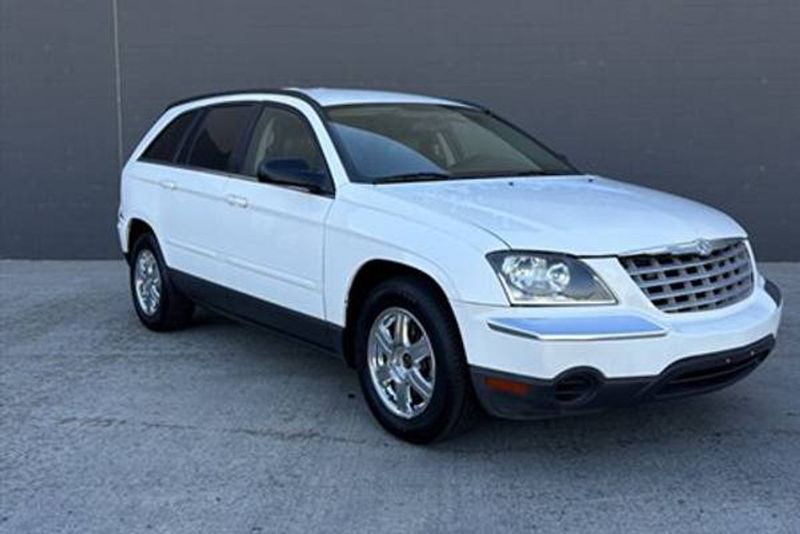 2005 Chrysler Pacifica — a typically priced live listing