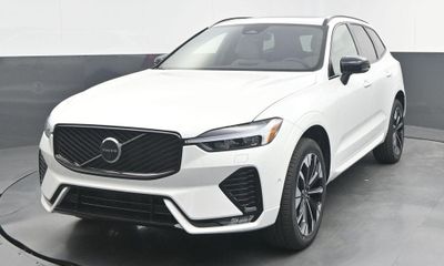 2026 Volvo XC60 Plus Dark