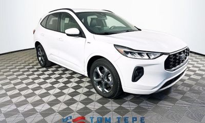 2023 Ford Escape ST Line Select