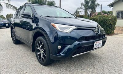 2017 Toyota RAV4 SE