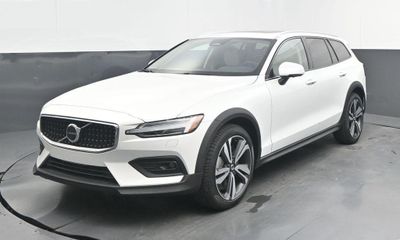 2026 Volvo V60CC Plus