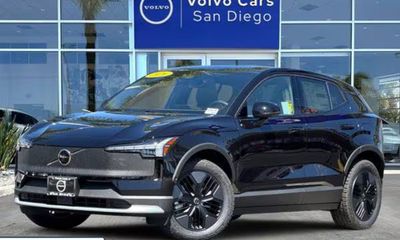 2026 Volvo EX30 CC Ultra