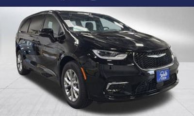 2027 Chrysler Pacifica Select