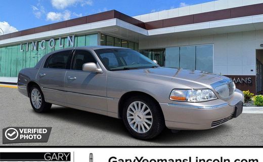 2003 Lincoln Town CAR Executive